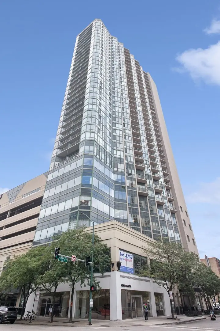 111 W Maple Street #1805, Chicago, IL 60610 - Image #1