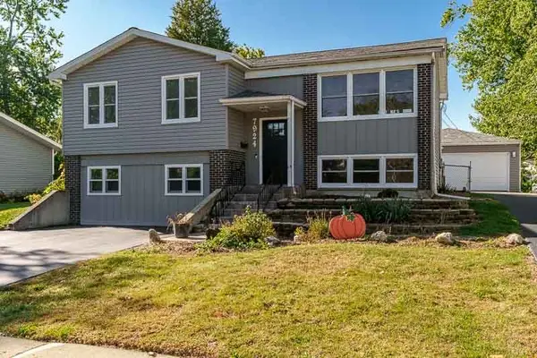 7924 Westview Lane, Woodridge, IL 60517