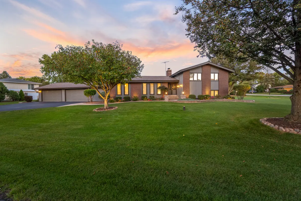 20W270 Pleasantdale Drive, Lemont, IL 60439 - Image #1