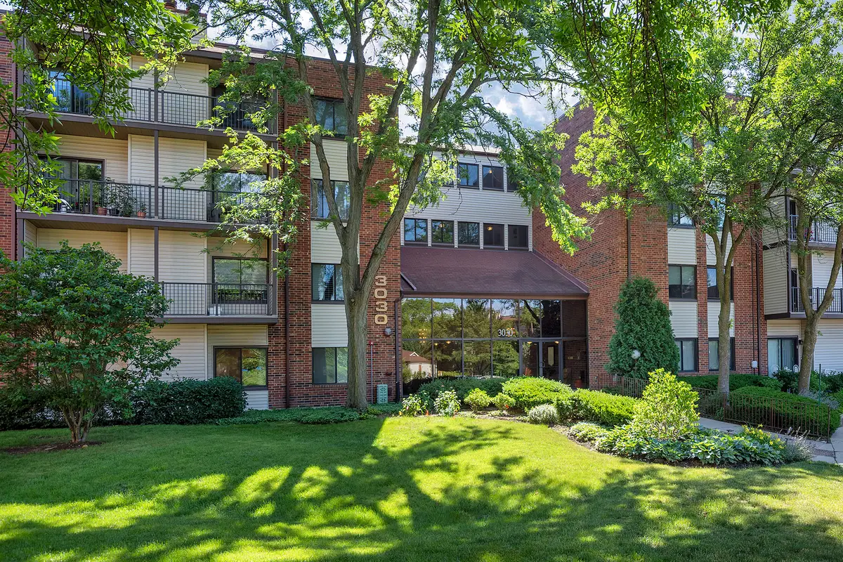 3030 Pheasant Creek Drive #102, Northbrook, IL 60062 - Image #1