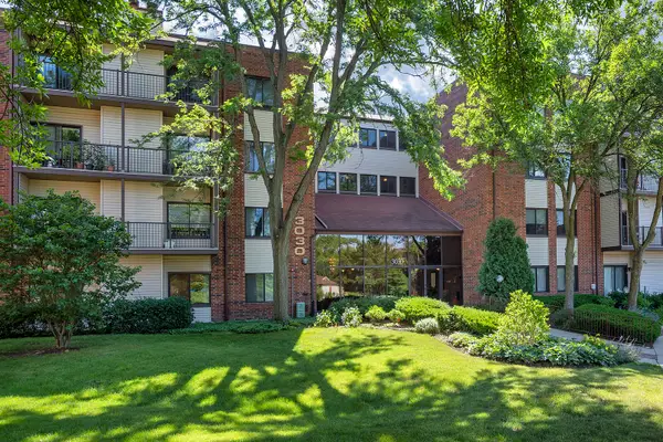 3030 Pheasant Creek Drive #102, Northbrook, IL 60062