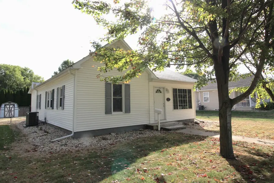 405 N Elm Street, Lexington, IL 61753 - Image #2