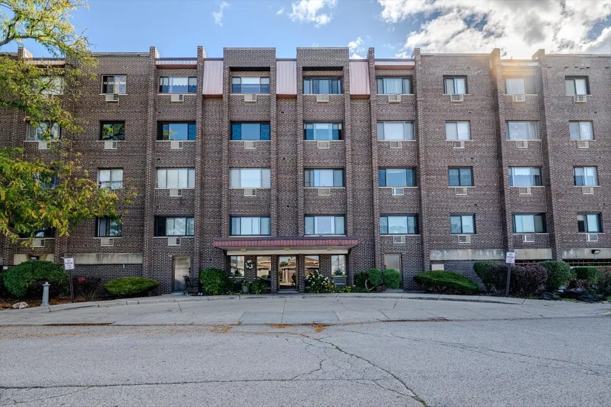 4623 N Chester Avenue #110, Chicago, IL 60656 - Image #1