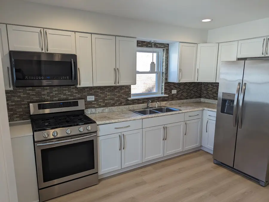 8936 S Ridgeland Avenue, Chicago, IL 60617 - Image #2