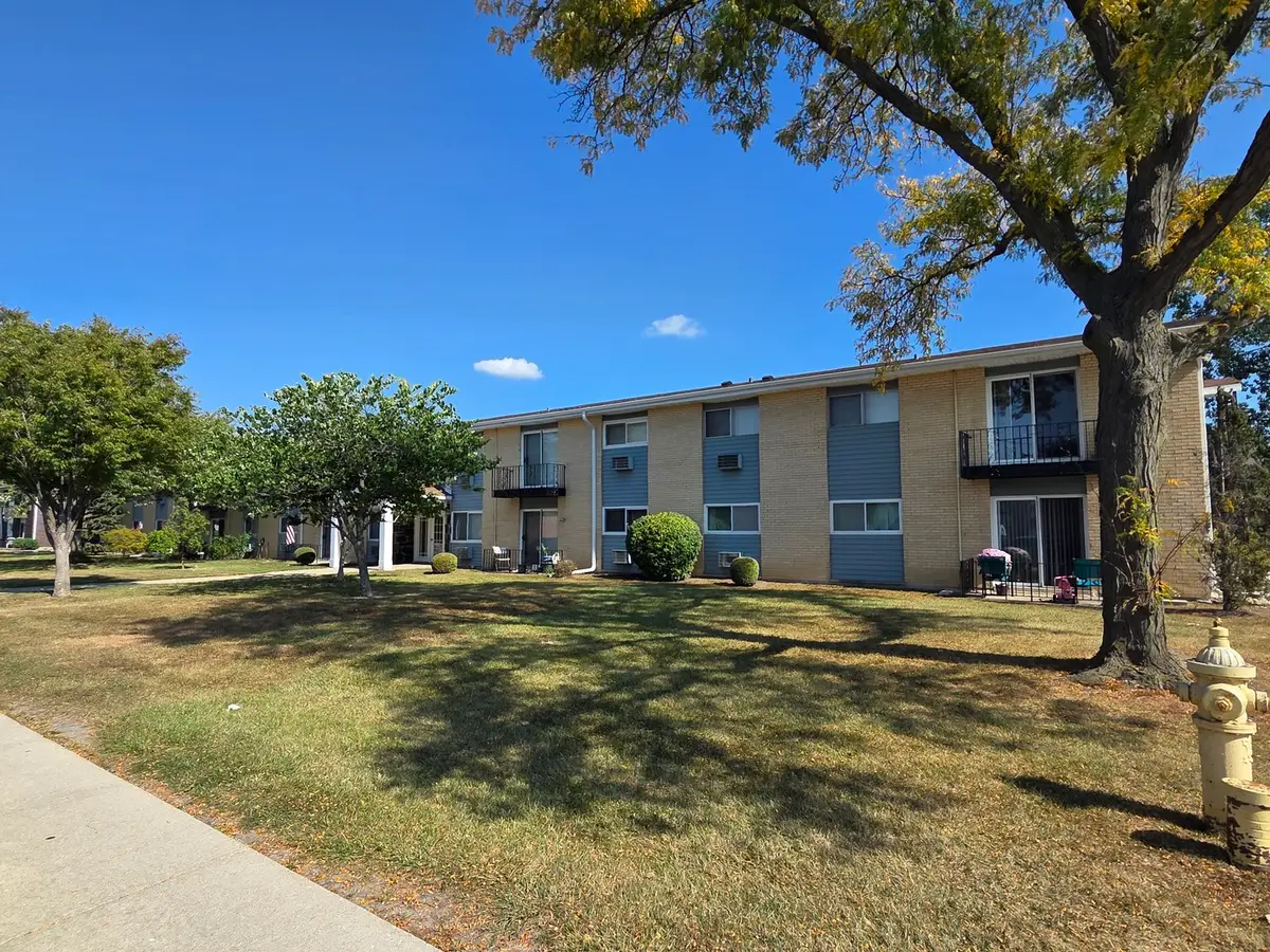 9561 Dee Road #2D, Des Plaines, IL 60016 - Image #1