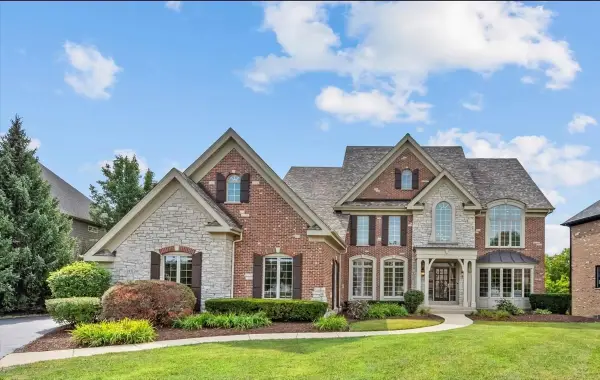 39W599 Walt Whitman Road, St. Charles, IL 60175