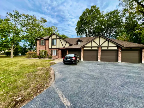 8246 Holly Court #D, Palos Hills, IL 60465