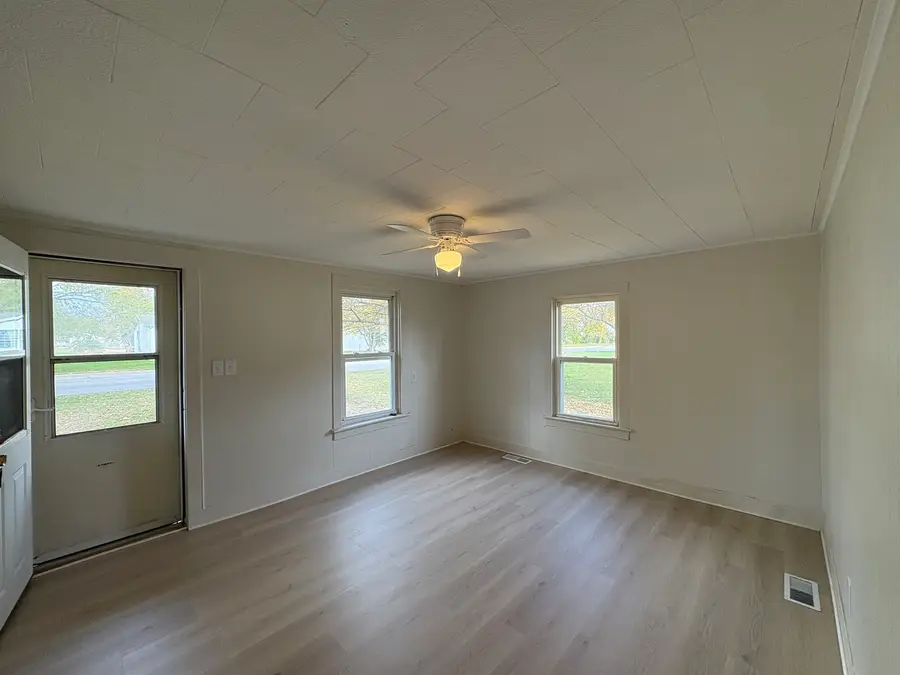 Address Withheld By Seller, Cornell, IL 61319 - Image #3