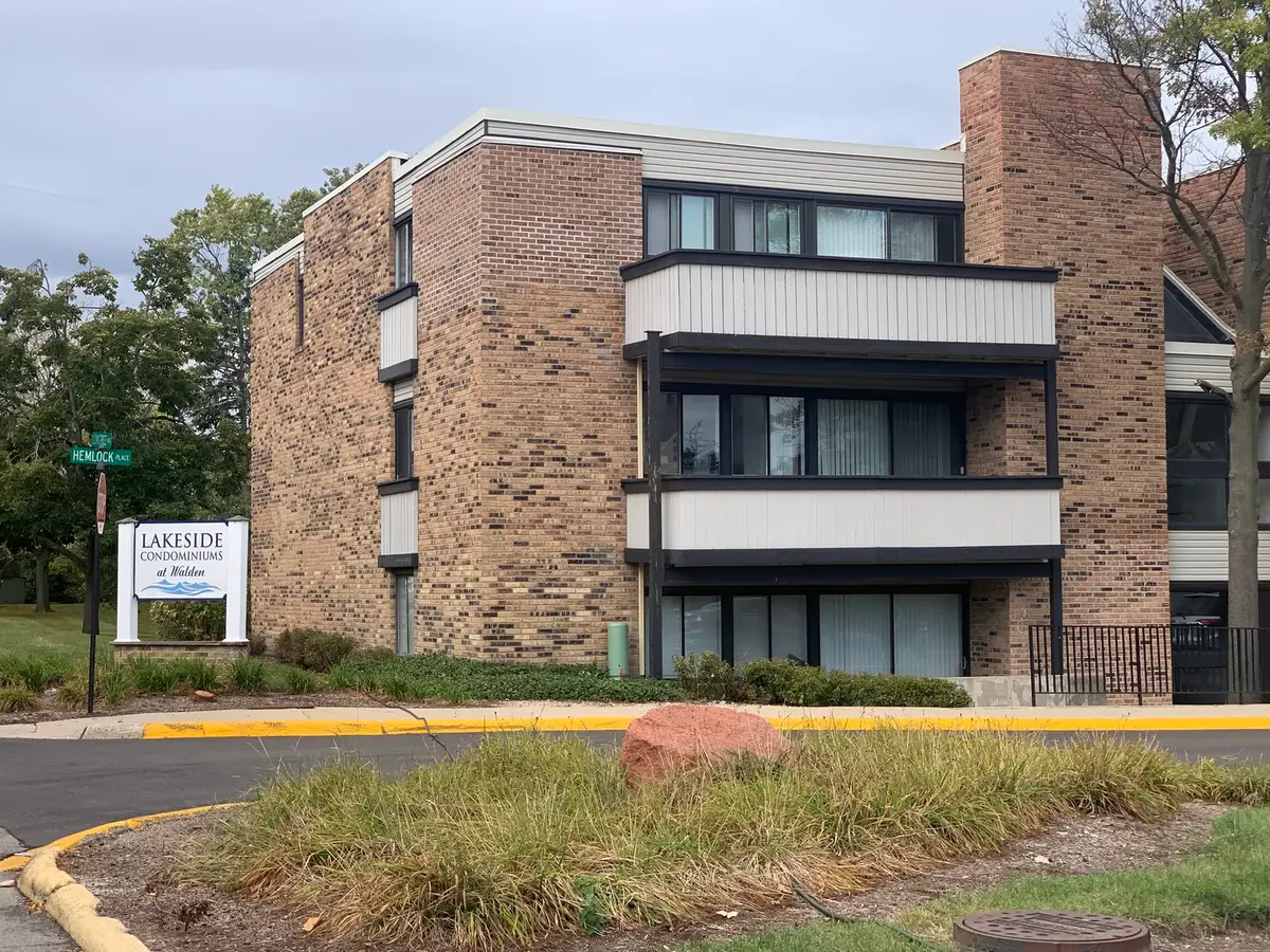 1813 Hemlock Place #107, Schaumburg, IL 60173 - Image #1