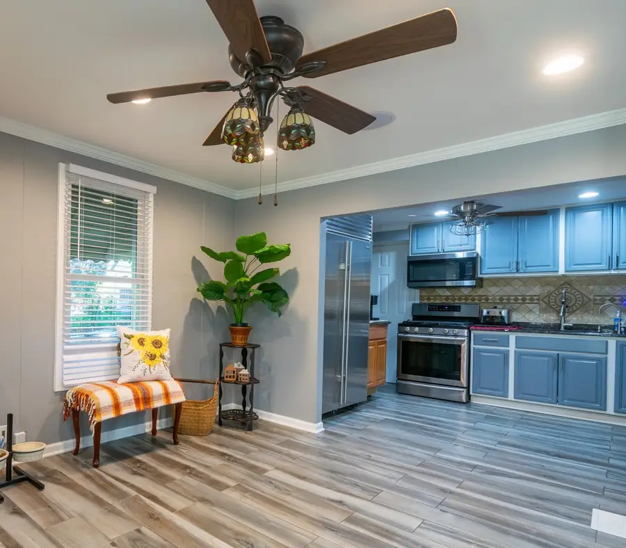 385 E Irving Park Road, Streamwood, IL 60107 - Image #2