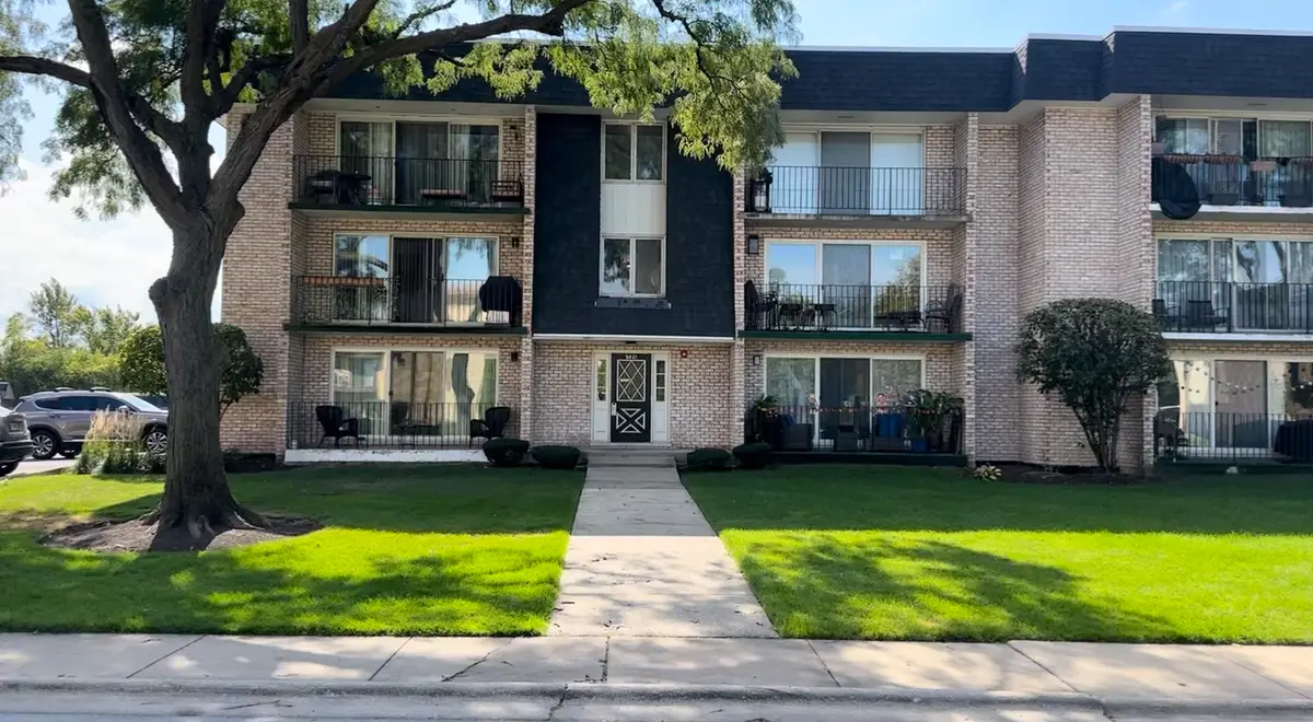 5621 W 104th Street #B2, Oak Lawn, IL 60453 - Image #1