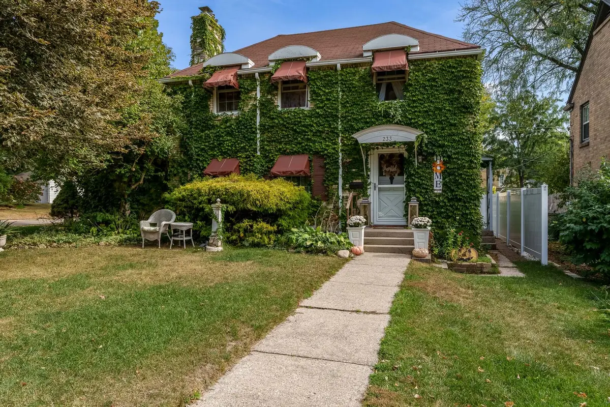 233 N Calvin Park Boulevard, Rockford, IL 61107 - Image #1