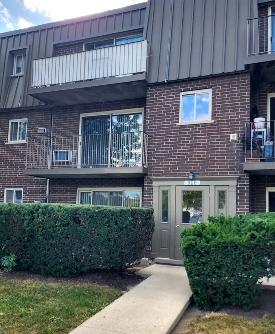 588 Fairway View Drive #2E, Wheeling, IL 60090 - Image #1