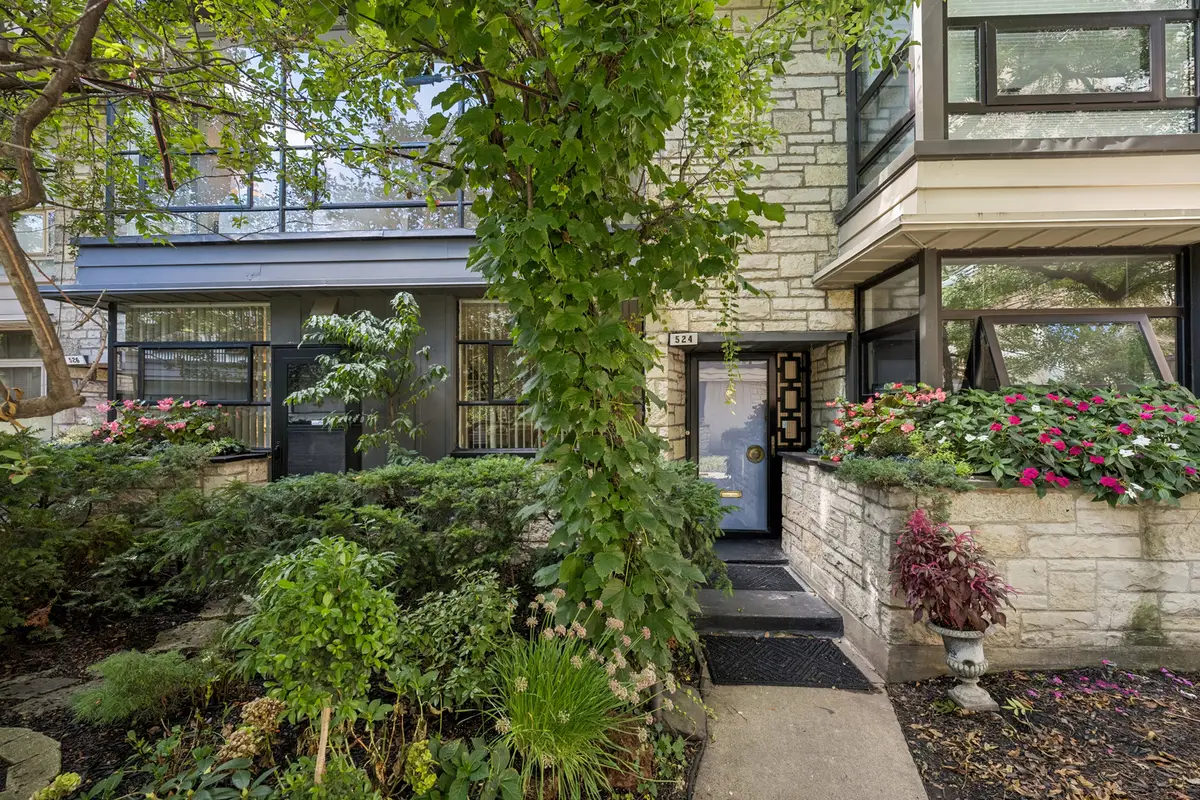524 W Barry Avenue, Chicago, IL 60657 - Image #1