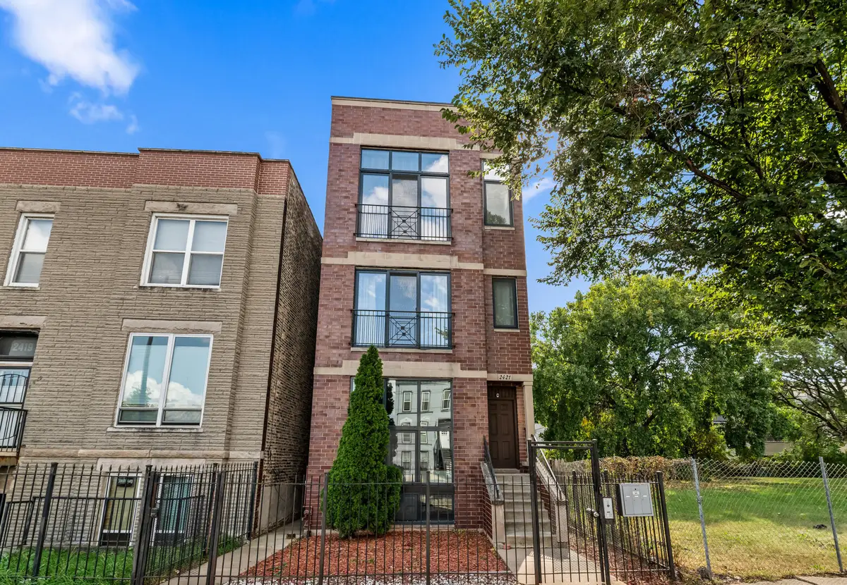 2421 W Warren Boulevard #3, Chicago, IL 60612 - Image #1