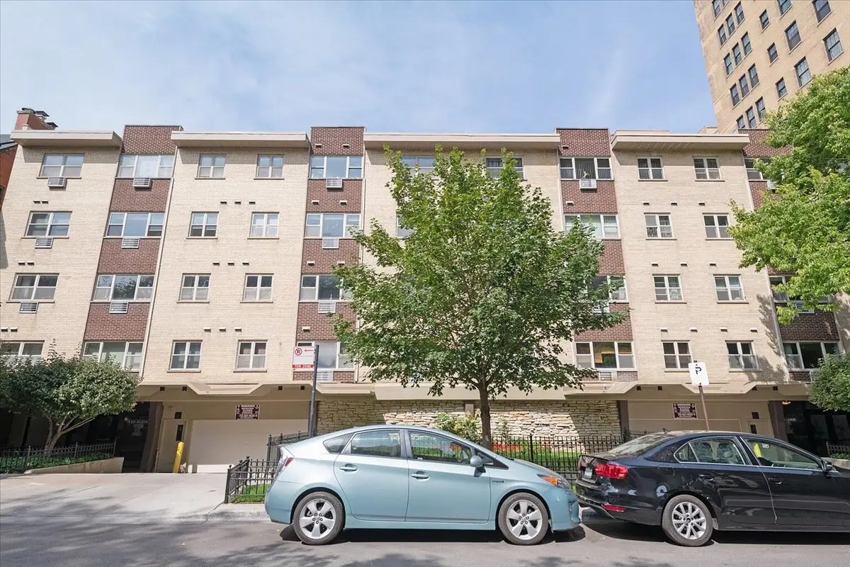 420 W Aldine Avenue #404, Chicago, IL 60657 - Image #1