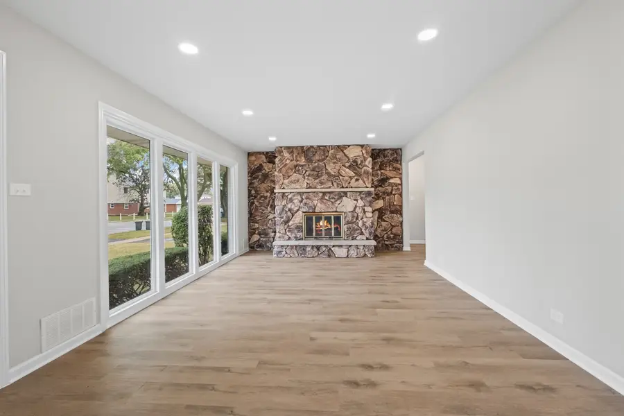 773 E Lincoln Avenue, Des Plaines, IL 60018 - Image #3