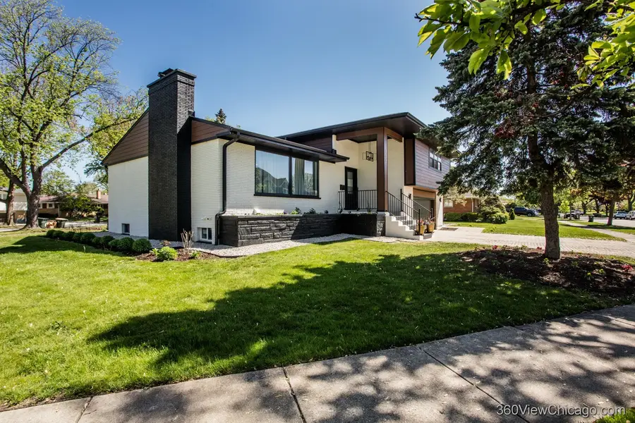 108 E Edgemont Lane, Park Ridge, IL 60068 - Image #2