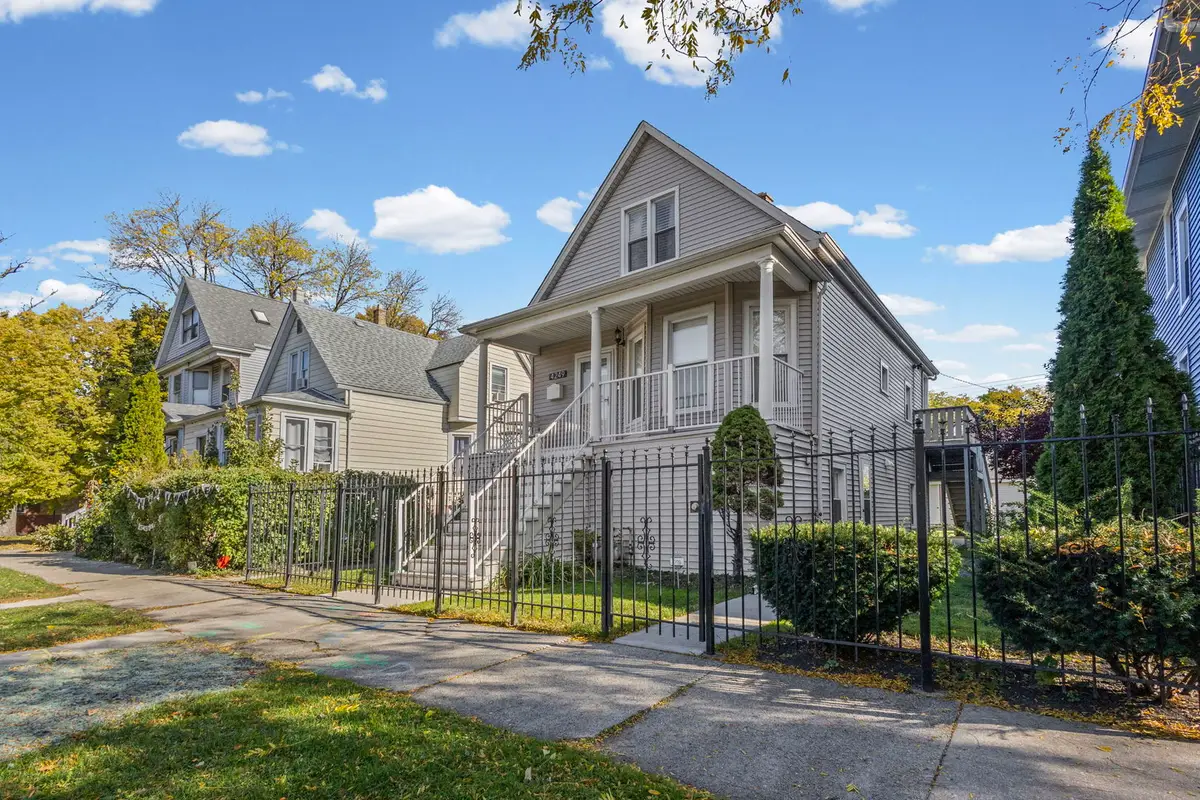4249 N Central Park Avenue, Chicago, IL 60618 - Image #1