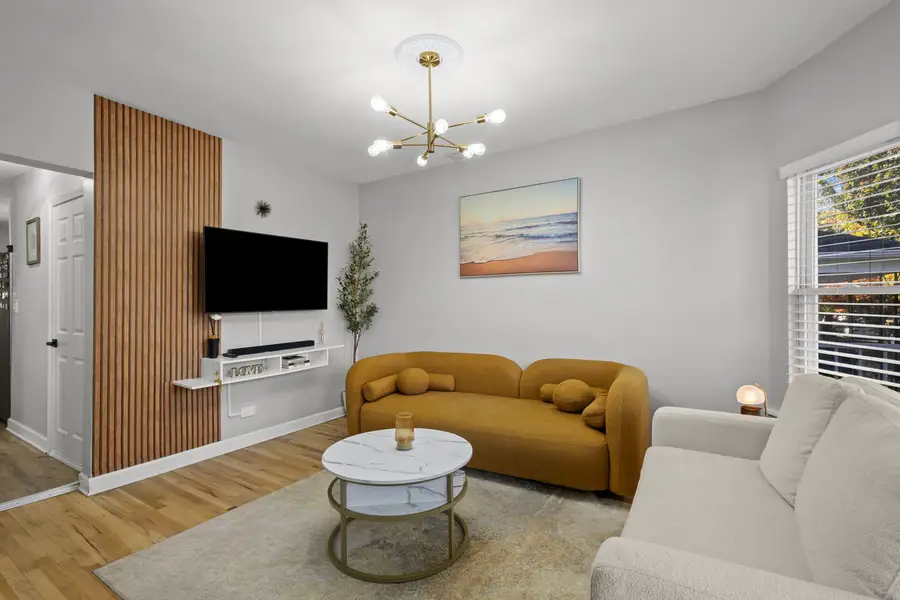 4249 N Central Park Avenue, Chicago, IL 60618 - Image #3