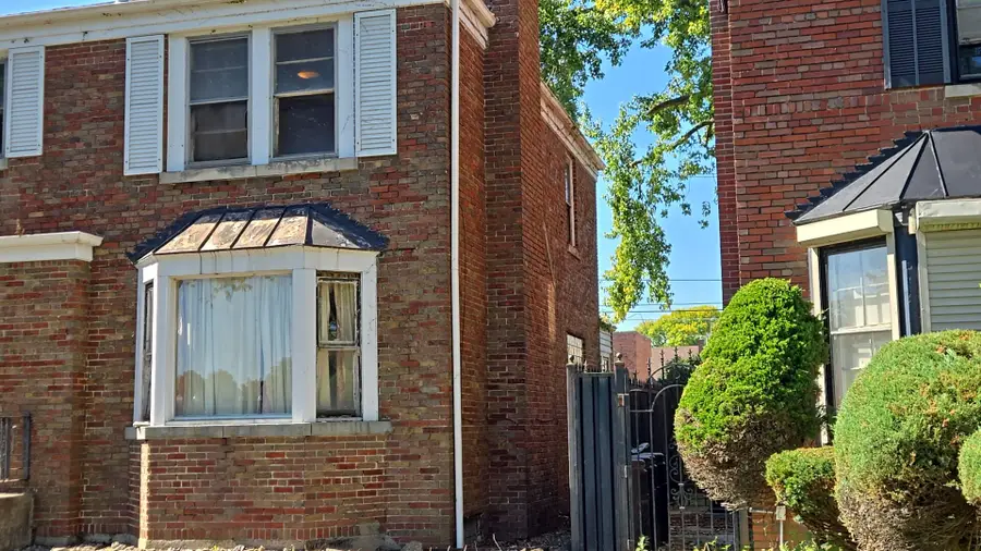 8218 S Yates Boulevard, Chicago, IL 60617 - Image #2