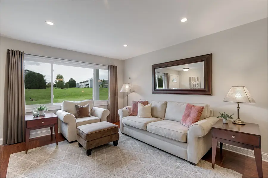 17438 W Walnut Lane, Gurnee, IL 60031 - Image #2
