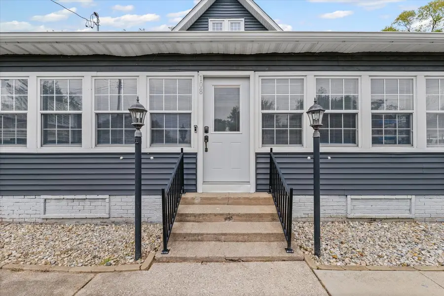 108 W Church Street, Sadorus, IL 61872 - Image #3