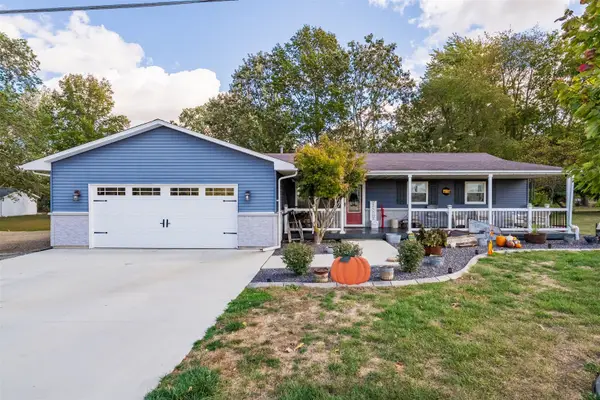 808 S Springlake Road, Mahomet, IL 61853