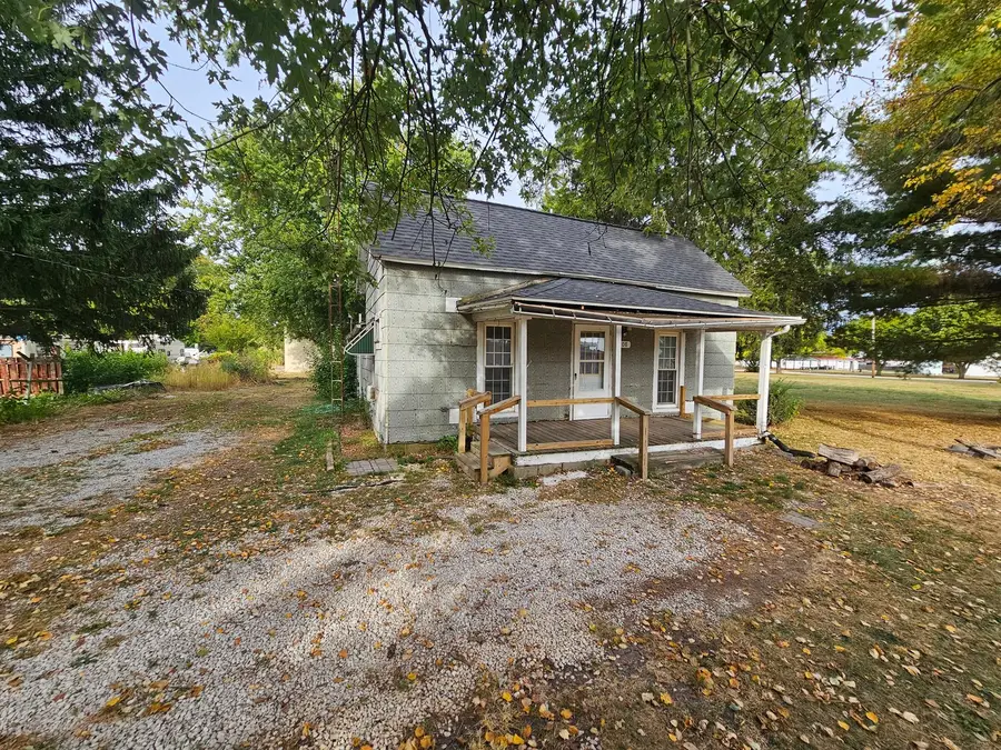 208 S Main Street, Broadlands, IL 61816 - Image #2