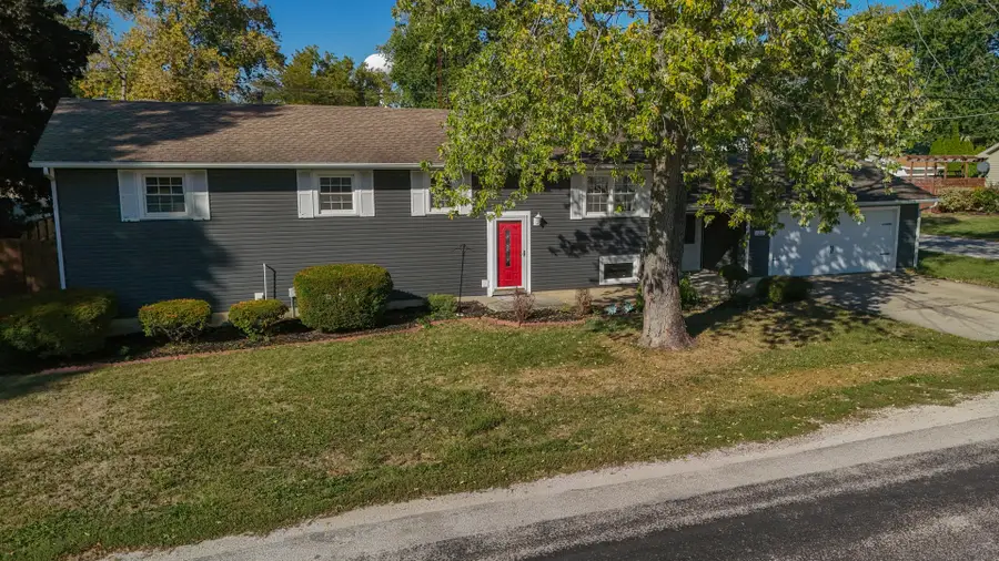 102 W Douglas Street, Saint Joseph, IL 61873 - Image #2