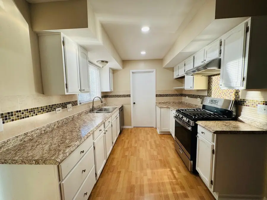 216 Iris Drive, Streamwood, IL 60107 - Image #2