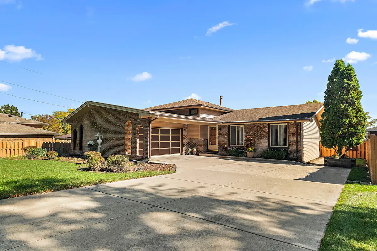 9241 S Kean Avenue, Hickory Hills, IL 60457 - Image #1