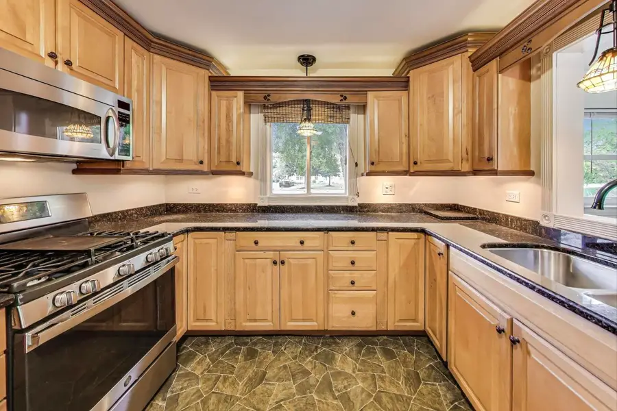 7339 S Park Avenue, Burr Ridge, IL 60527 - Image #2