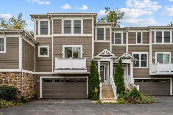 828 Chestnut Street, Deerfield, IL 60015