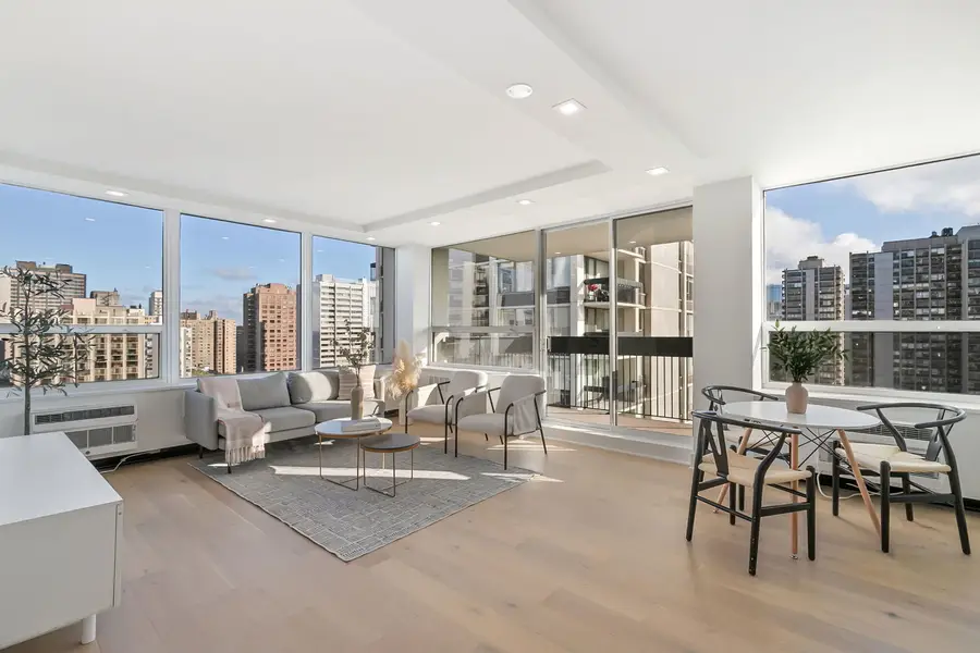 1460 N Sandburg Terrace #2001A, Chicago, IL 60610 - Image #2