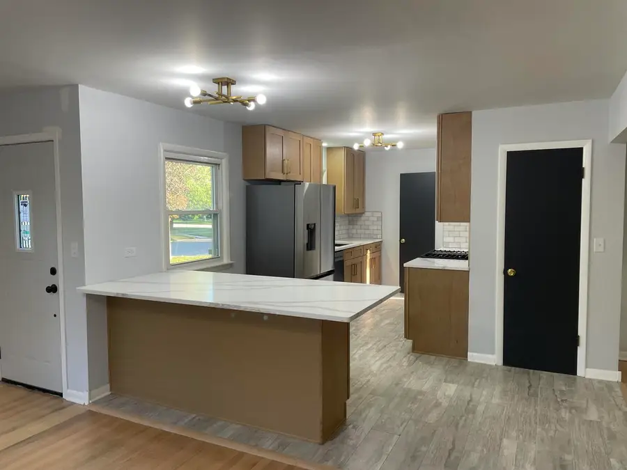 18452 Oakwood Avenue, Lansing, IL 60438 - Image #2