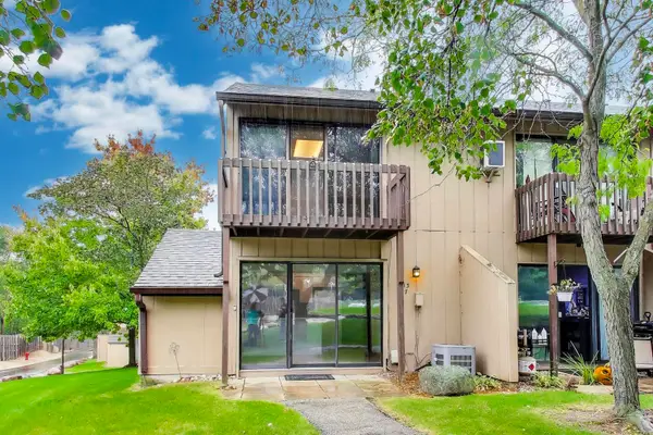 13 Saint Thomas Colony #7, Fox Lake, IL 60020