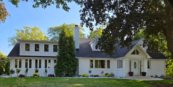 25W201 Summit Drive, Naperville, IL 60563