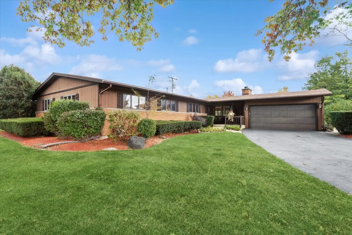 5441 S Edgewood Avenue, La Grange Highlands, IL 60525 - #1