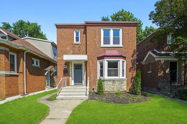 8051 S Paxton Avenue, Chicago, IL 60617