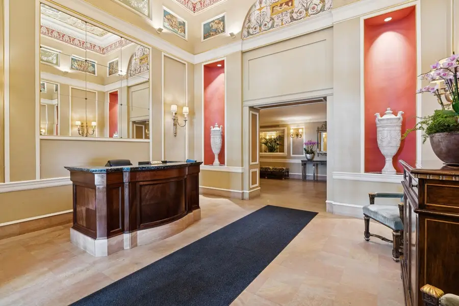 219 E Lake Shore Drive #8C, Chicago, IL 60611 - Image #2