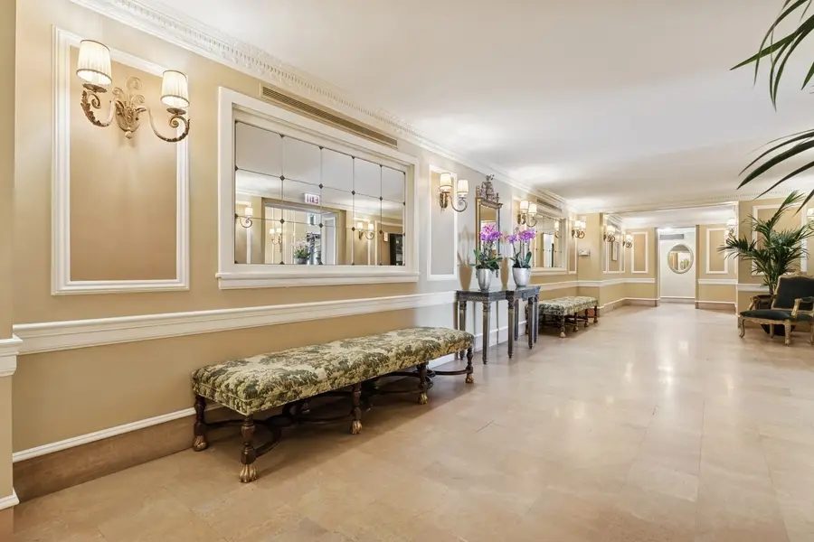 219 E Lake Shore Drive #8C, Chicago, IL 60611 - Image #3