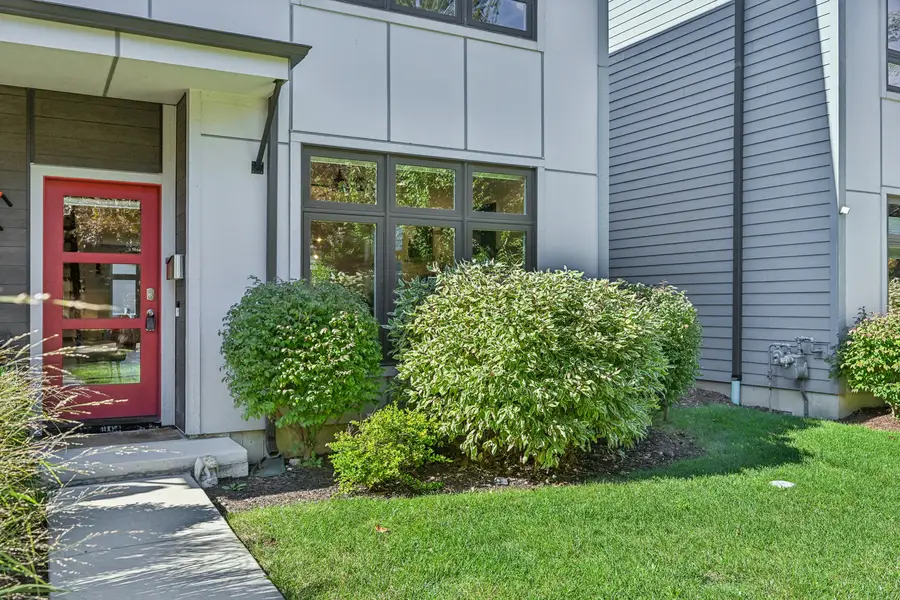 1112 Pitner Avenue, Evanston, IL 60202 - Image #2