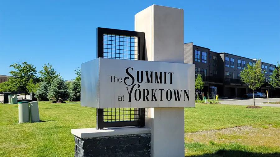 374 Summit Circle, Lombard, IL 60148 - Image #2