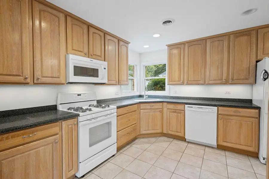 837 E Rockland Road, Libertyville, IL 60048 - Image #2