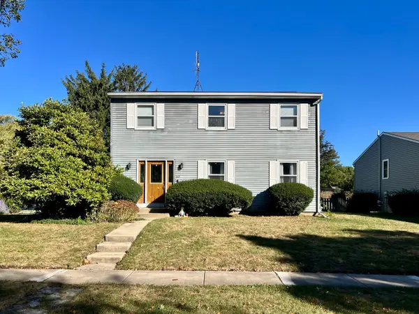 63 Brookshire Green, Bloomington, IL 61704