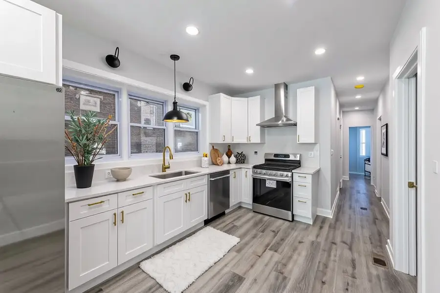 4044 W Kamerling Avenue, Chicago, IL 60651 - Image #3