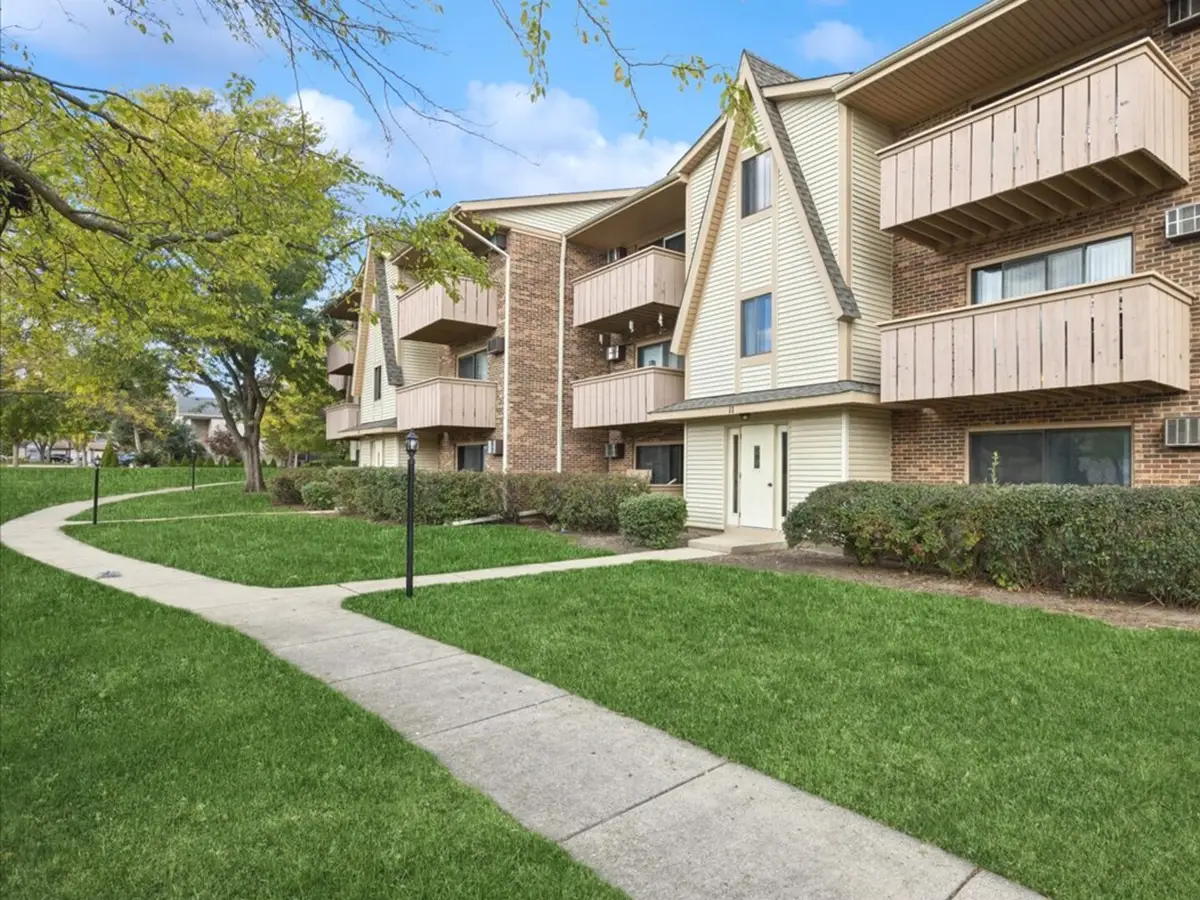 11 Echo Court #12, Vernon Hills, IL 60061 - Image #1
