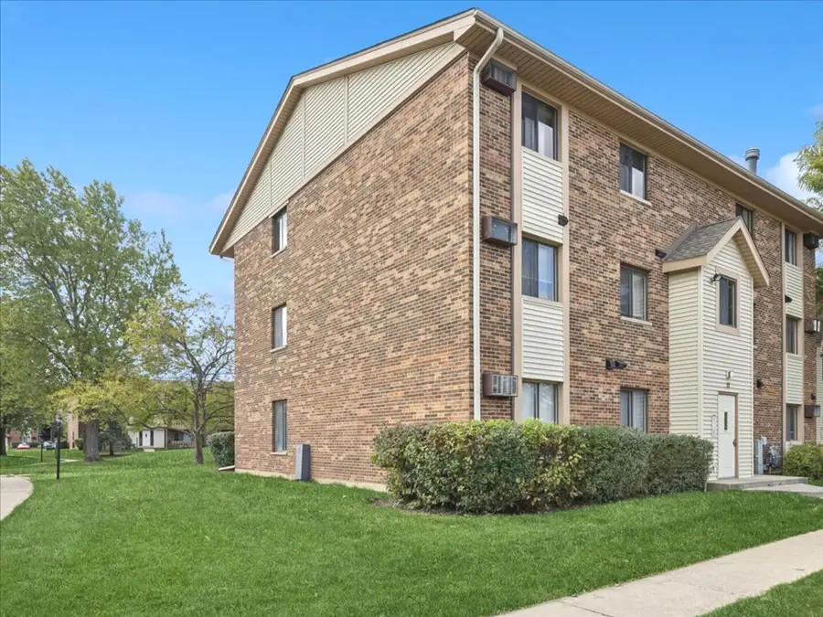 11 Echo Court #12, Vernon Hills, IL 60061 - Image #2