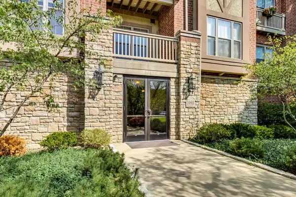 1950 Farnsworth Lane #202, Northbrook, IL 60062